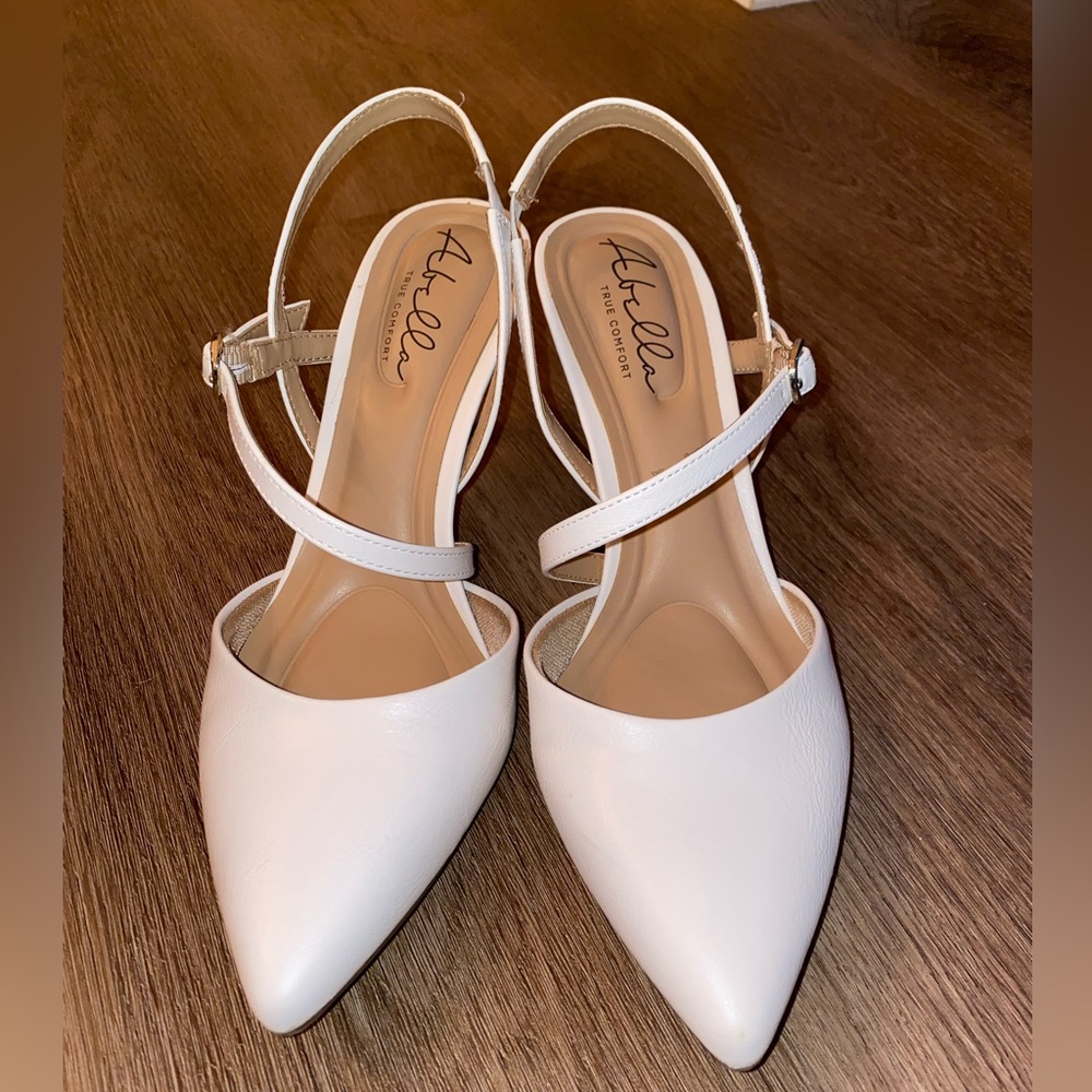 Women’s Comfortable Low Heels in White, size 8